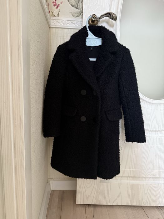 Продам пальто на девочку