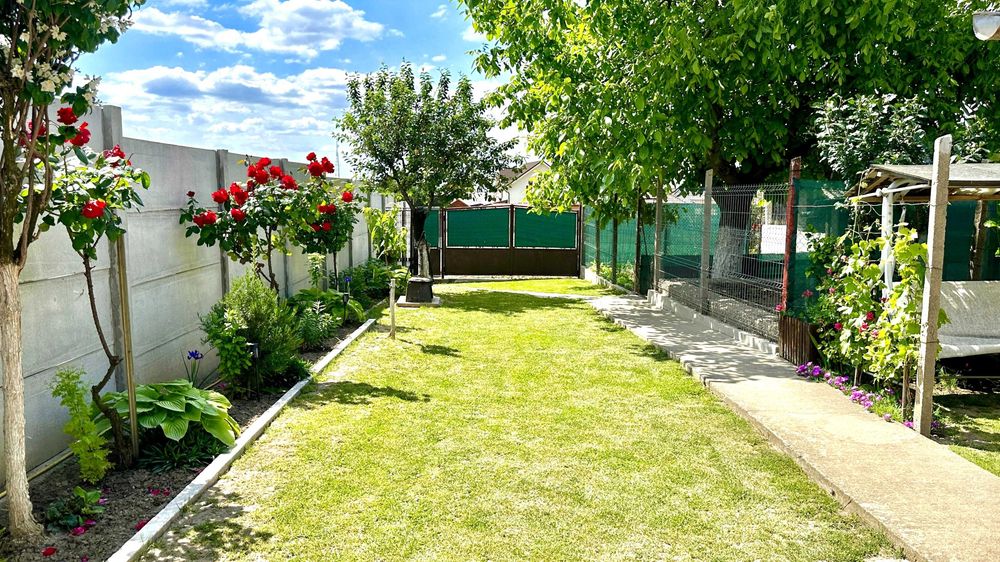 CASA CU TEREN MARE SI CURTE AMENAJATA - Langa Baile Felix - Locatie excelenta.
