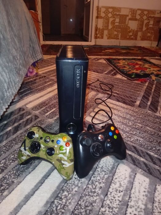 Vând xbox 360 slim
