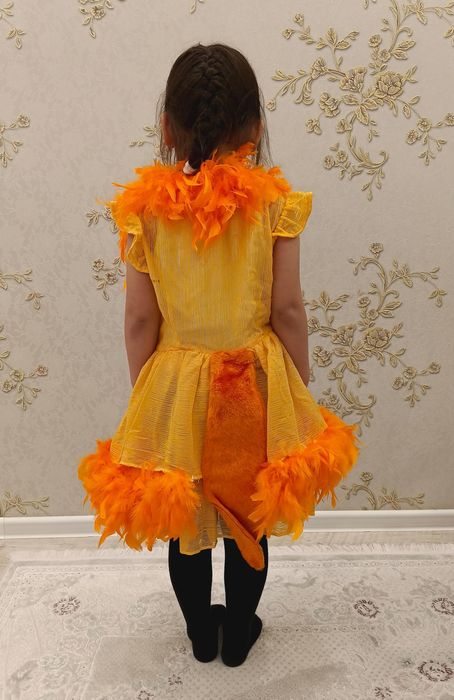 Жаңа жылдық киім сатылады