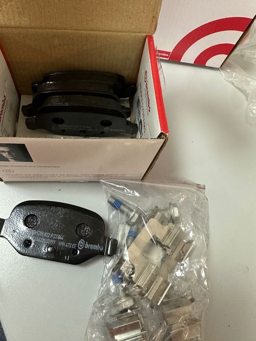 Опорные тормозные диски BREMBO + Тормозные колодки Lada Vesta BREMBO