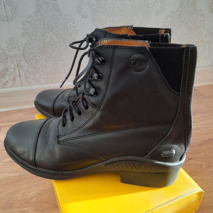 Кожаная обувь женская