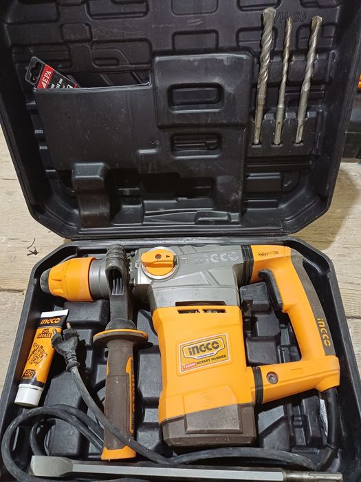Перфоратор INGCO 1800W (RH18008)