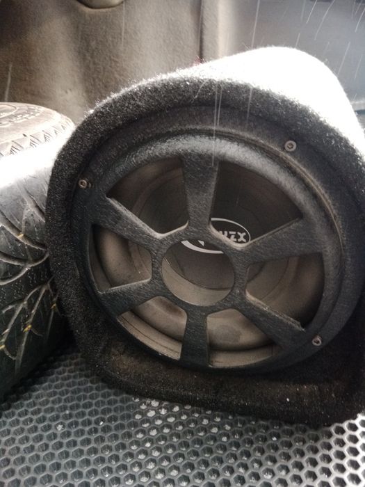 Сабвуфер автомобильный