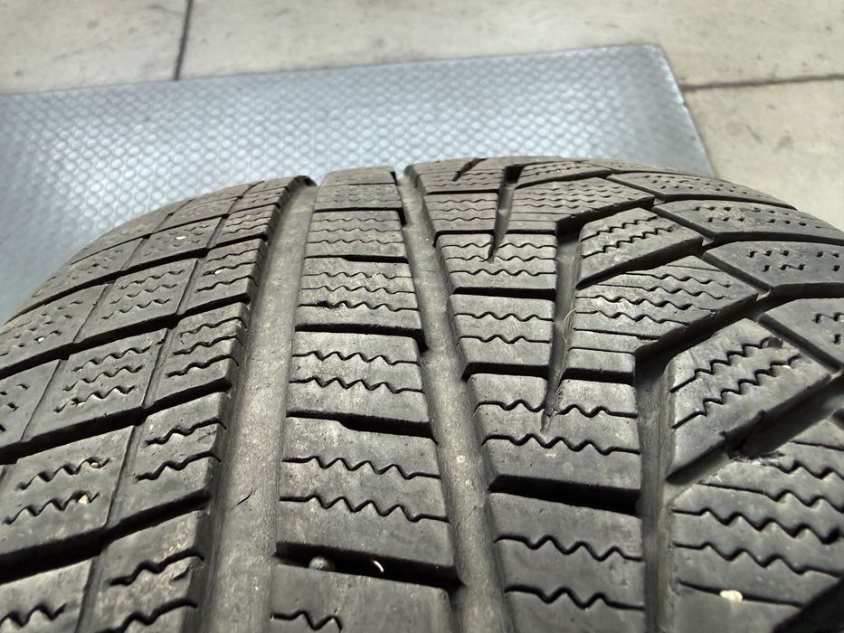 2бр. Отлични Зимни Гуми С Борд 225/50R/17 -HANKOOK- DOT:2224- 5.0мм.