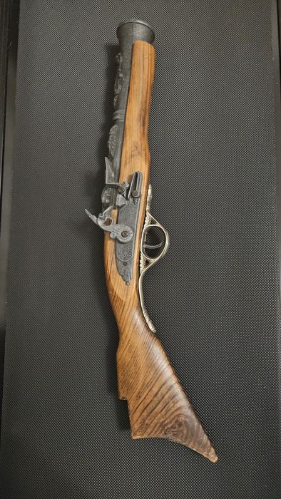 Pistol din panoplie, de colecție