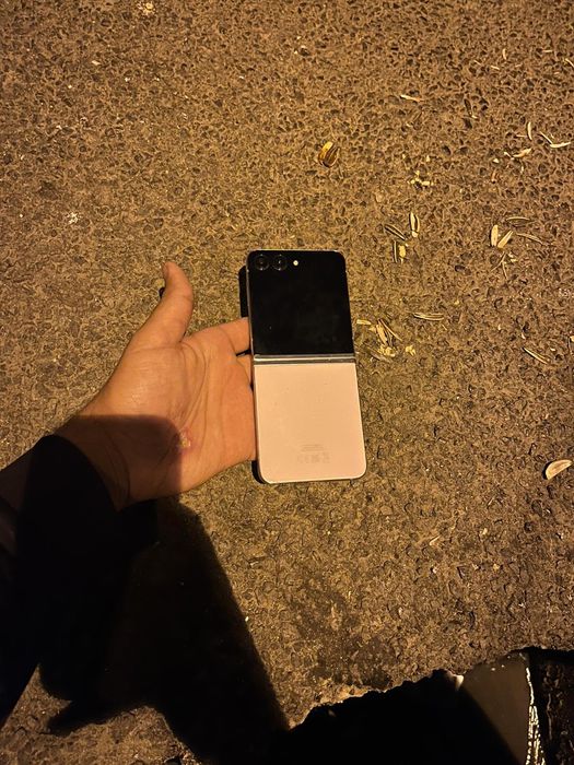 Vand sau schimb z flip 5