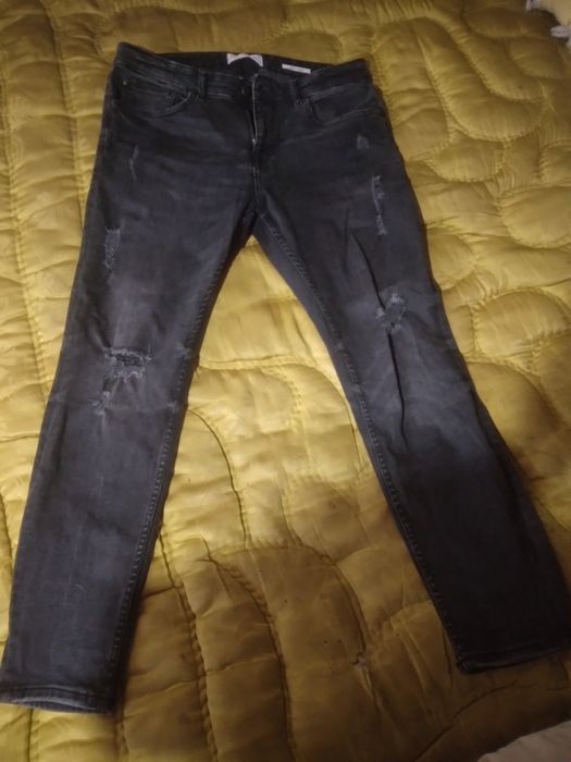 Vând blugi ,nu sunt folosiți deloc doar ia-m cumpărat.