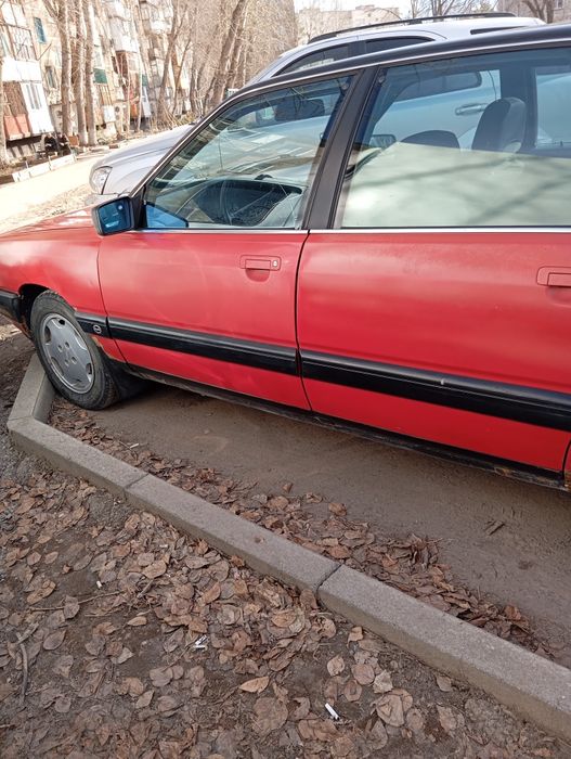 Продам машину Audi 100, 1989 г.в.