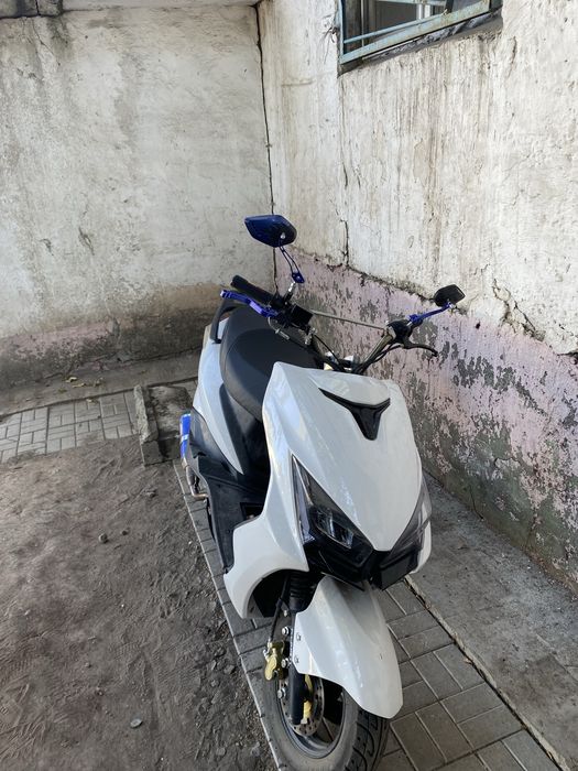 Продам либо обменяю скутер м8 про