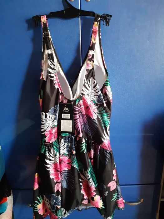 Продам сплошной купальник