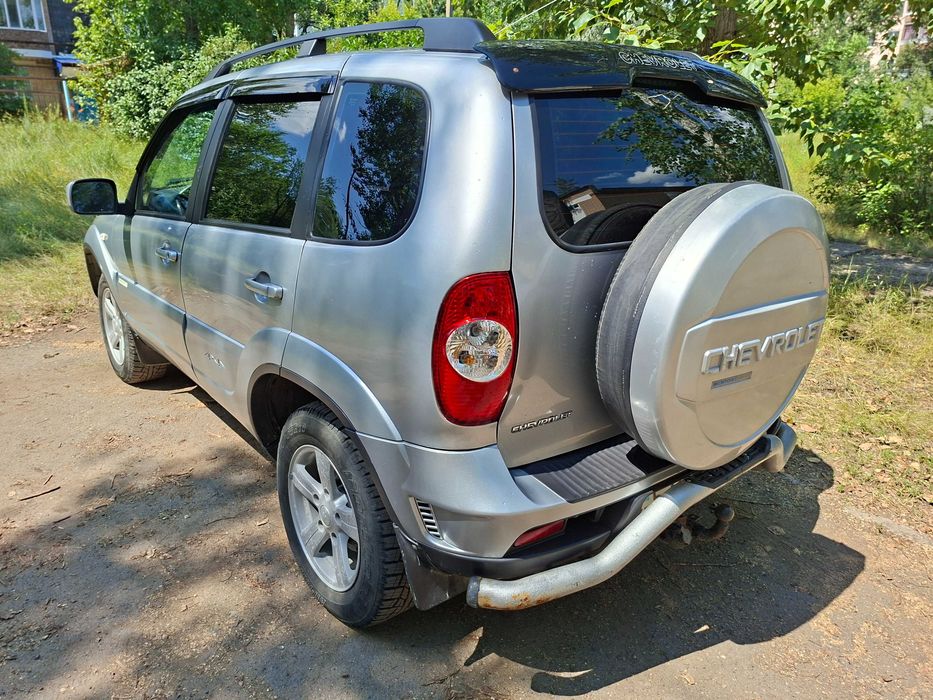 Chevrolet  Niva.