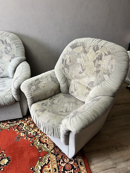 Диван и два кресла