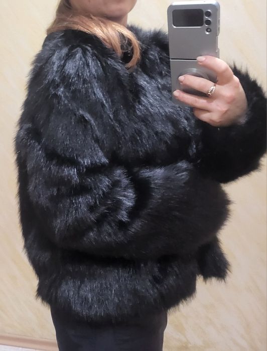 Късо дамско пухкаво палтенце