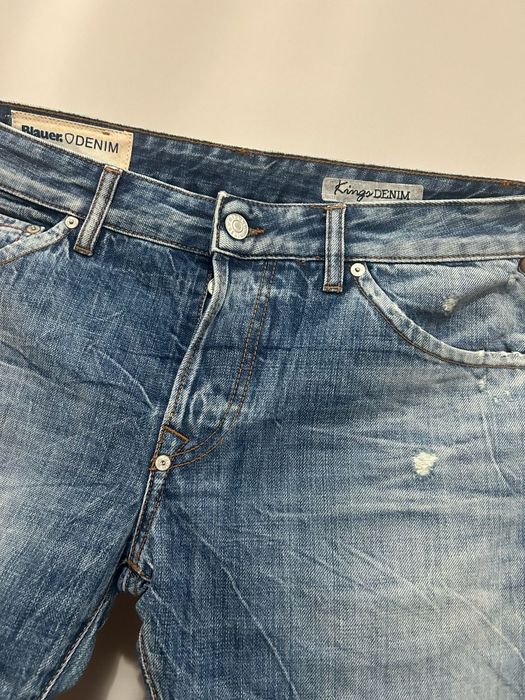 Blauer Denim pantaloni .