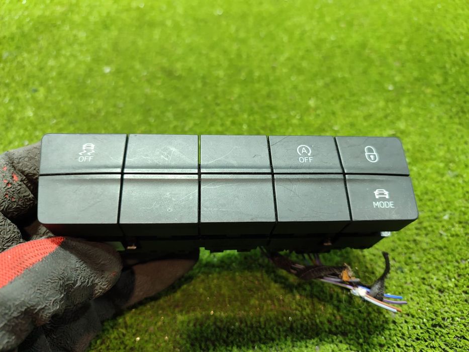 PANOU BUTOANE BLOCARE USI SKODA OCTAVIA 3 SEDAN 1.6 DIESEL 2015 COD OEM 5E2927238B / 2013-2016