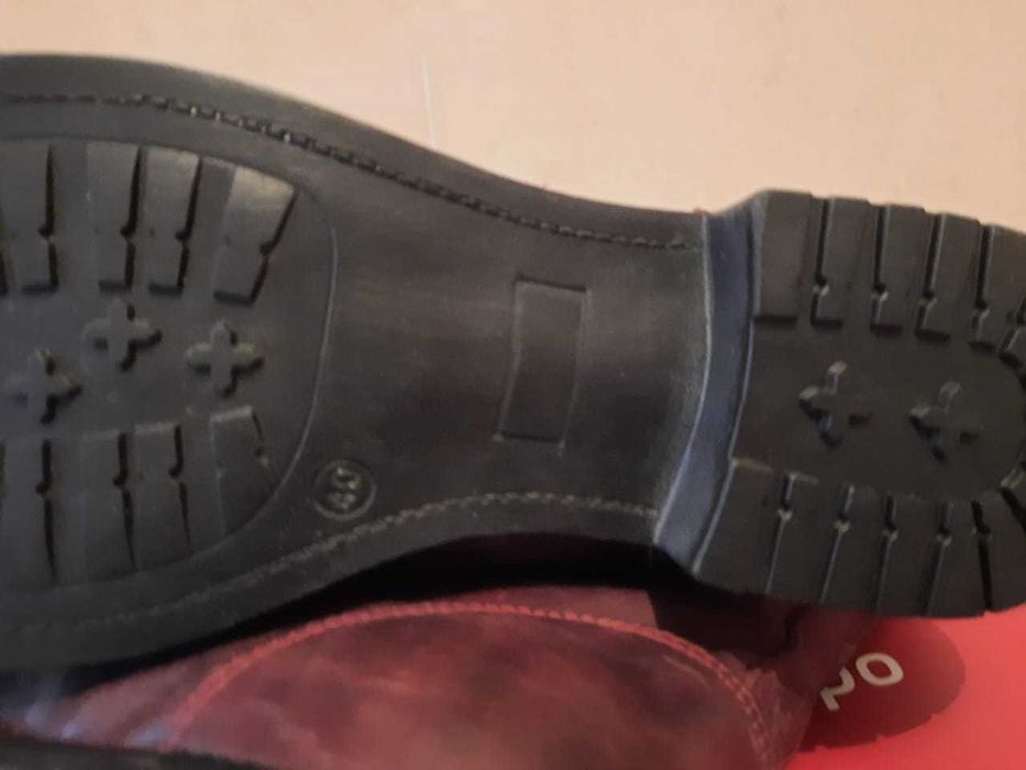 Продам кожаные ботинки Португалия