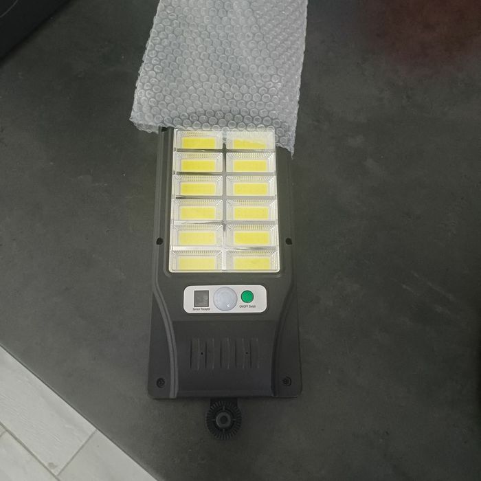 Lampi solare cu montaj inclus