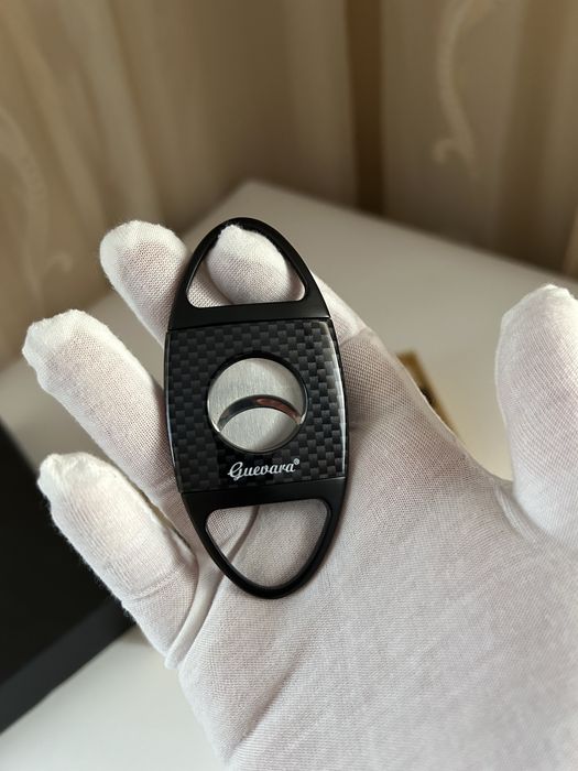 Луксозен Guevara комплект за пури – карбон, калъф, запалка и резачка