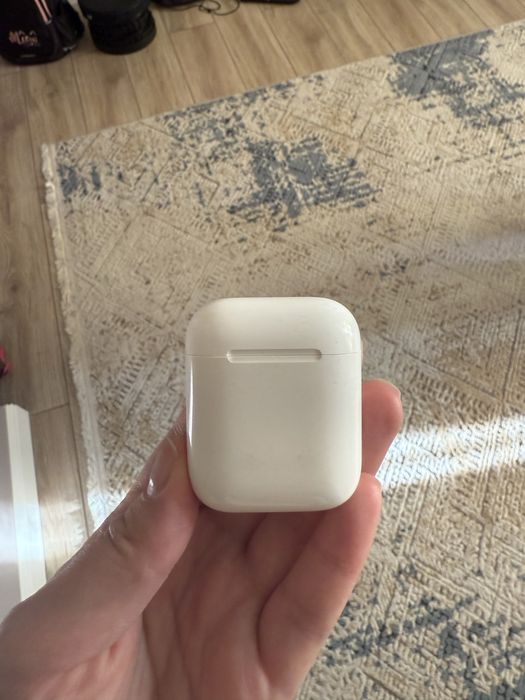Airpods.        .
