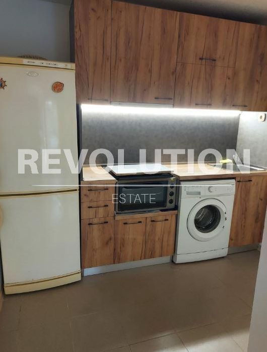 Дава се под наем Двустаен апартамент в Варна, Цветен квартал - 50 кв.м за 375 € - Снимка #2