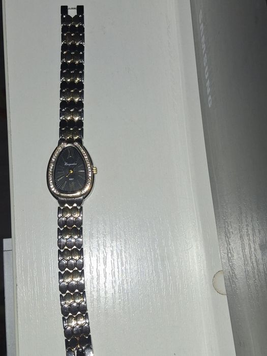 Продам женские часы