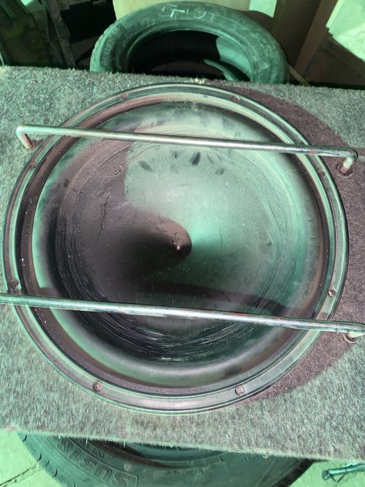 Сабвуфер в хорошем состояний