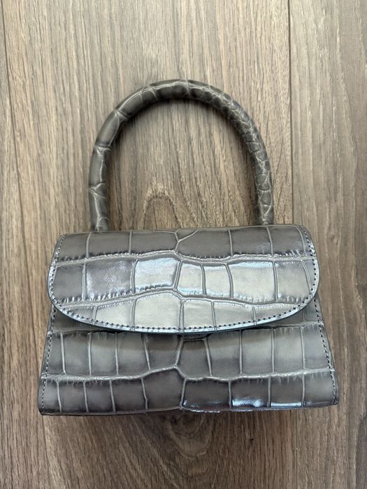 Дамска чанта BY FAR GREY croc mini top handle bag