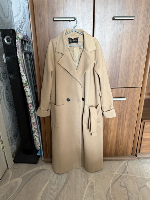 Пальто бежевое новое
