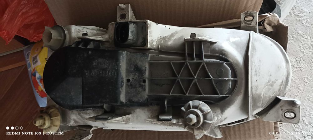 Оригинал, правая фара Гольф 3