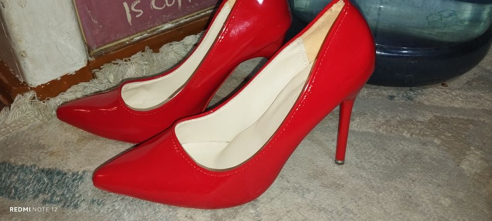 Туфли красный каблуки