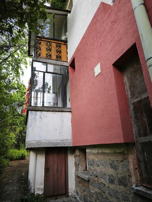 Продавам етаж от къща в общ. Перник с. Кладница