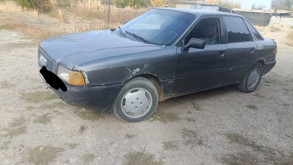 Машина Ауди 80 в3
