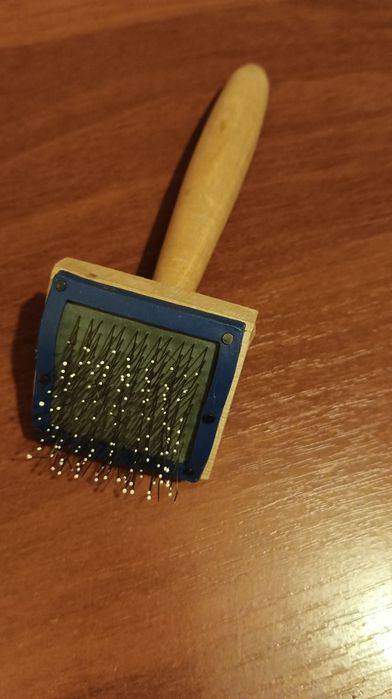 Продам комбез  и расчёски для собаки