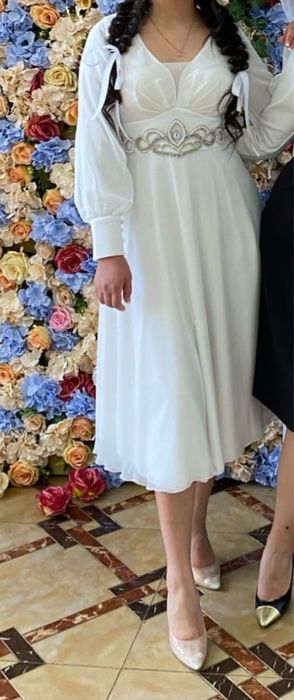 Белое платье миди