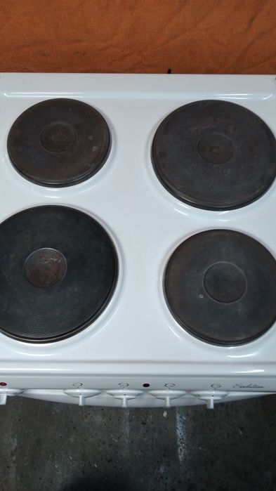 Продаётся отличная эл.плита