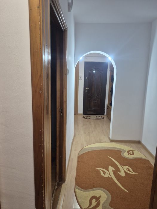 Vand apartament cu 3 camere