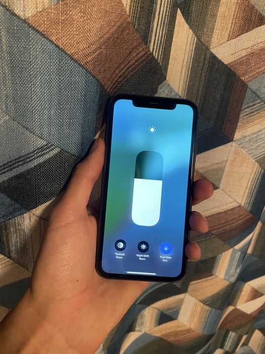 Продам Айфон 11 128gb