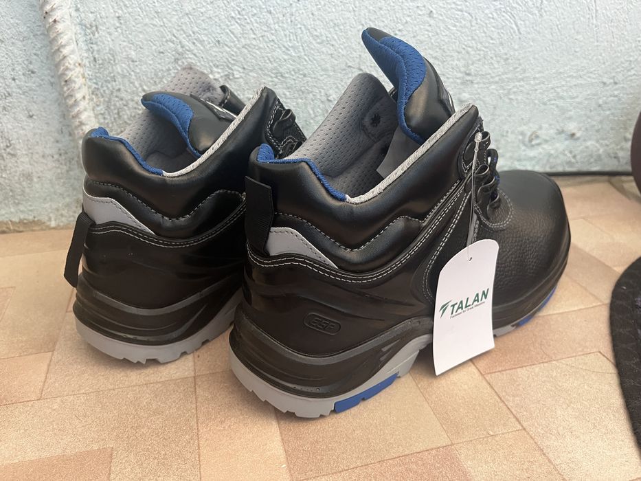 Спецобув продам новый