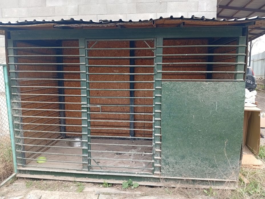 Продам два   Вольера для собаки
