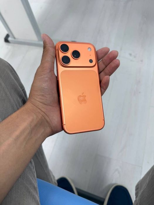 iPhone 17 pro orange