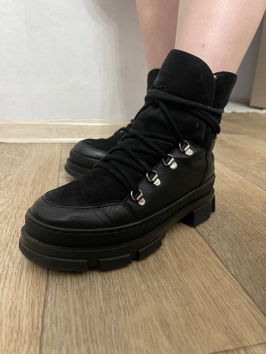 Срочно продам ботинки зимние