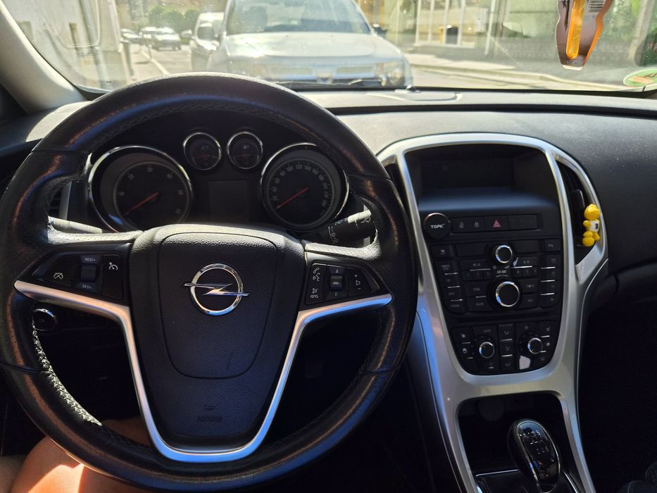 Opel Astra J  2010