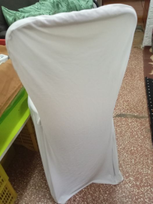 Скатерти на столы и чехлы на стулья