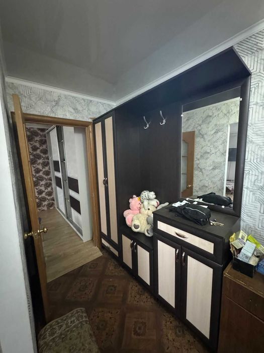 продается 2 комн кв р-н Строитель