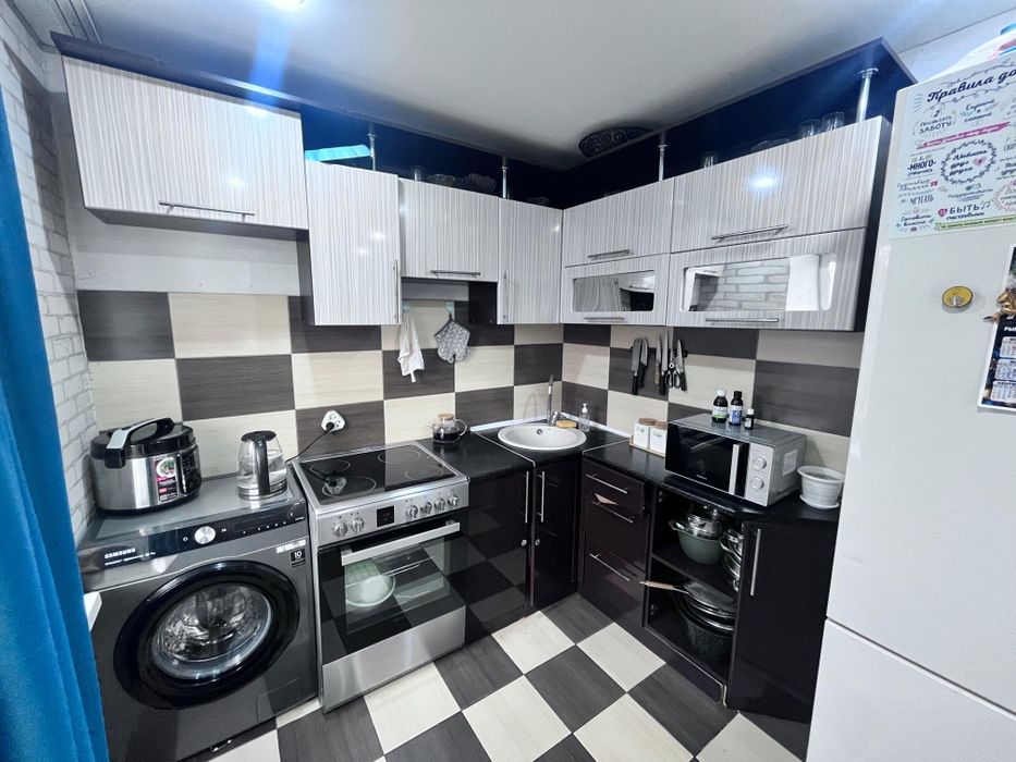 Продам угловой кухонный гарнитур