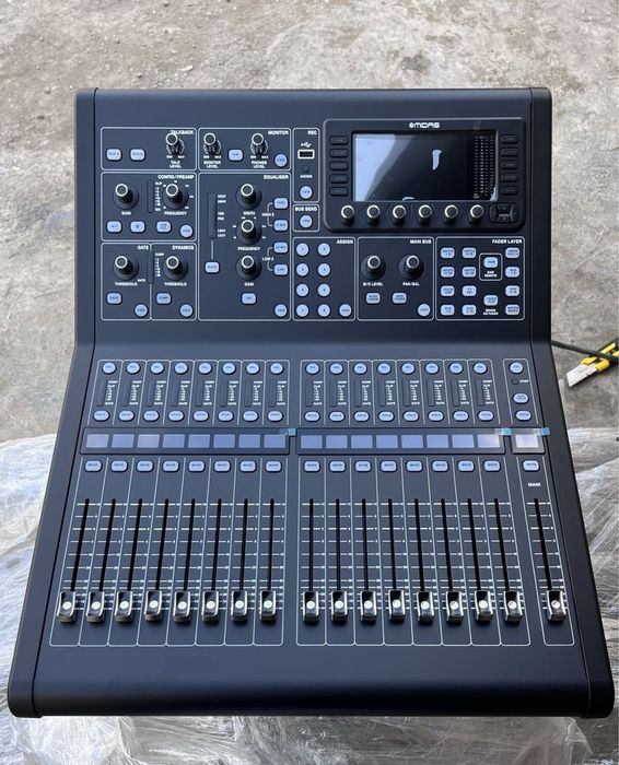 Midas M32R mixer