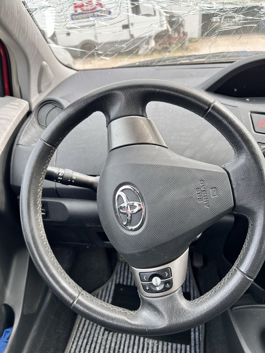 Тойота ярис. Toyota Yaris 1.0 бензин на части!!!
