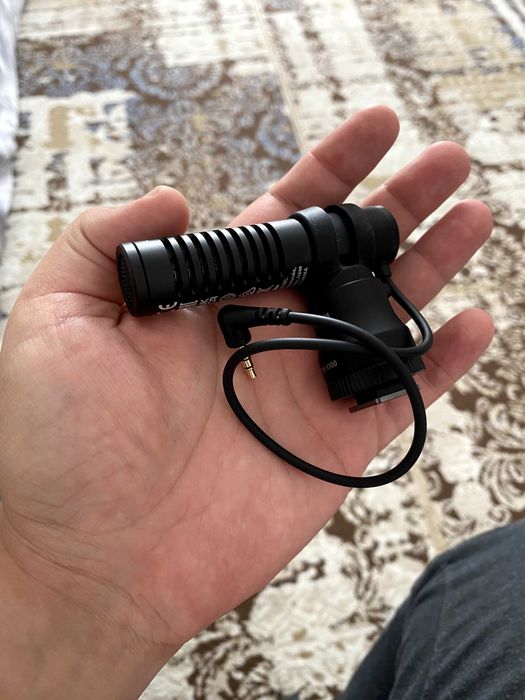 Продаю внешний накамерный микрофон Canon DM-E100