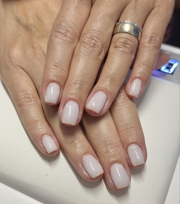 Manichiura gel si semipermanenta